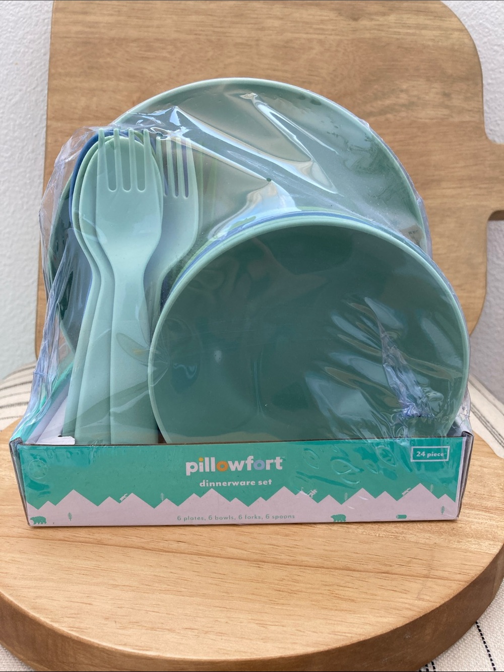SALE! 50% Off NWT Pillowfort Aqua Mint Dinnerware Set - Green 24 Pieces